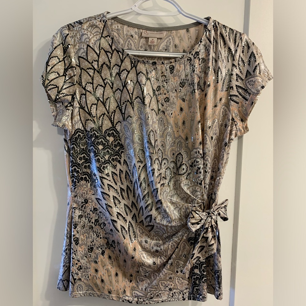 Elegant Patterned Blouse with Bow Detail